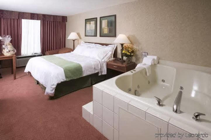 Rodeway Inn Akron Quarto foto
